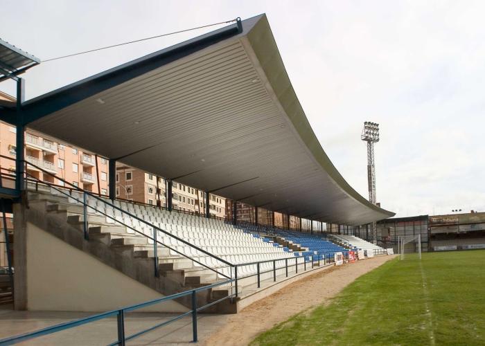 Graderío campo de futbol Talavera